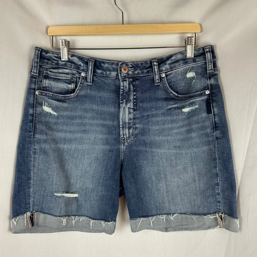 Silver Jeans Co Sure Thing Long Shorts Medium Wash Distressed Raw Hem W32 L6.5
